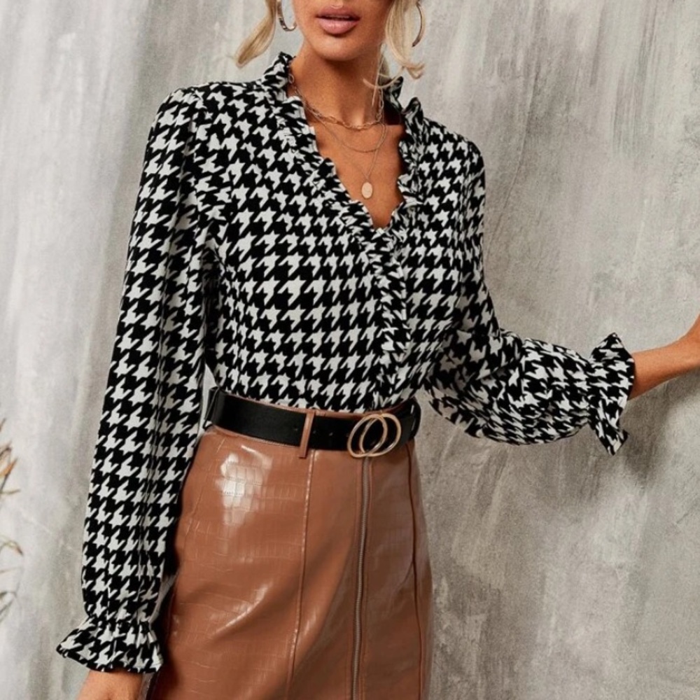 Hounds tooth flounce sleeve top - Picture 3 of 4